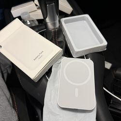 ***Power Bank Magnetic Magsafe New in Box *** Price 20$