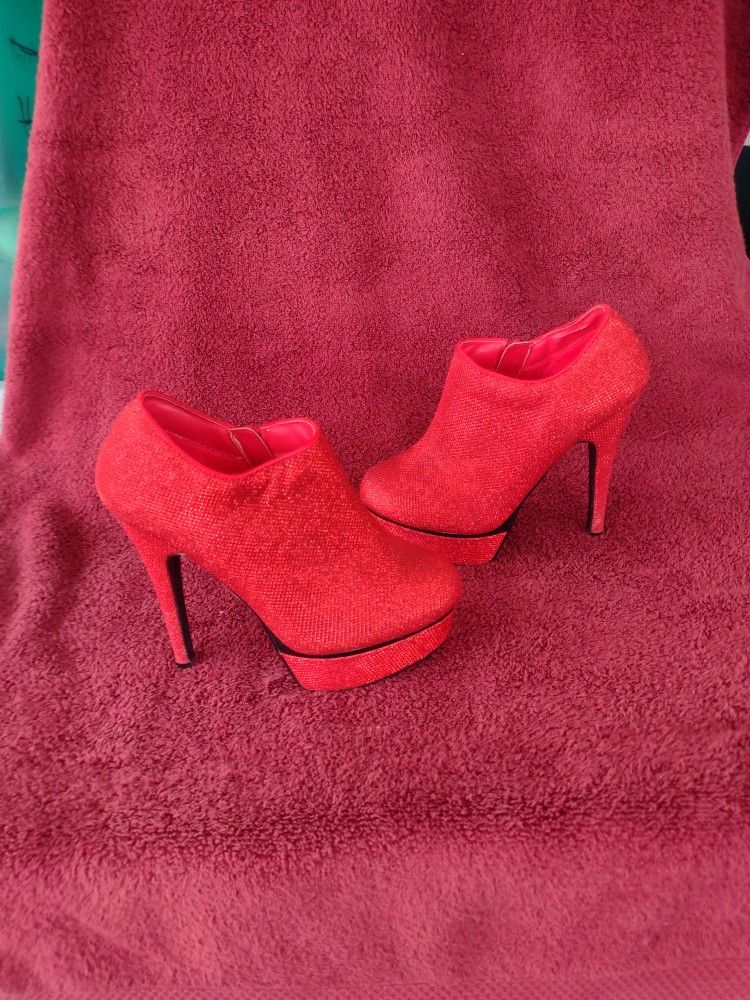 Kalli red heels size 7