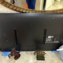 LG Tv 72” 