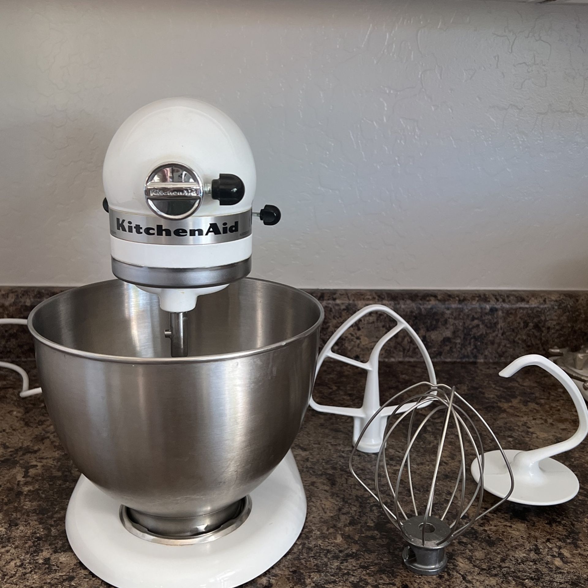 KitchenAid Professional 7 Quart Mixer for Sale in Sun City, AZ