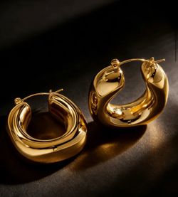 Stainless Steel Hollow Gold Hoop Earrings, Luxurious And Versatile