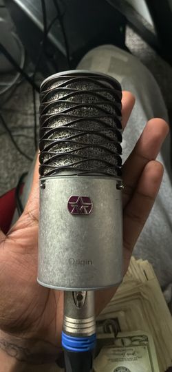 Focusrite Solo 3rd Gen Aston Origin Condenser mic bundle