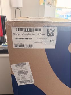 Brand New Queen Memory Foam Mattress / 2 memory foam pillows