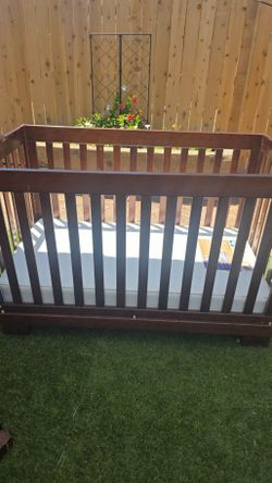 Crib with todler bed conversion