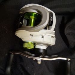 New Lews Mach 1  Baitcast Reel 