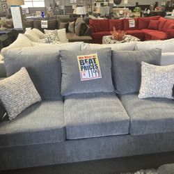 Beautiful Sleeper Sofa 🛋  Easy Financing Available ✨😊 Free Delivery 📦 