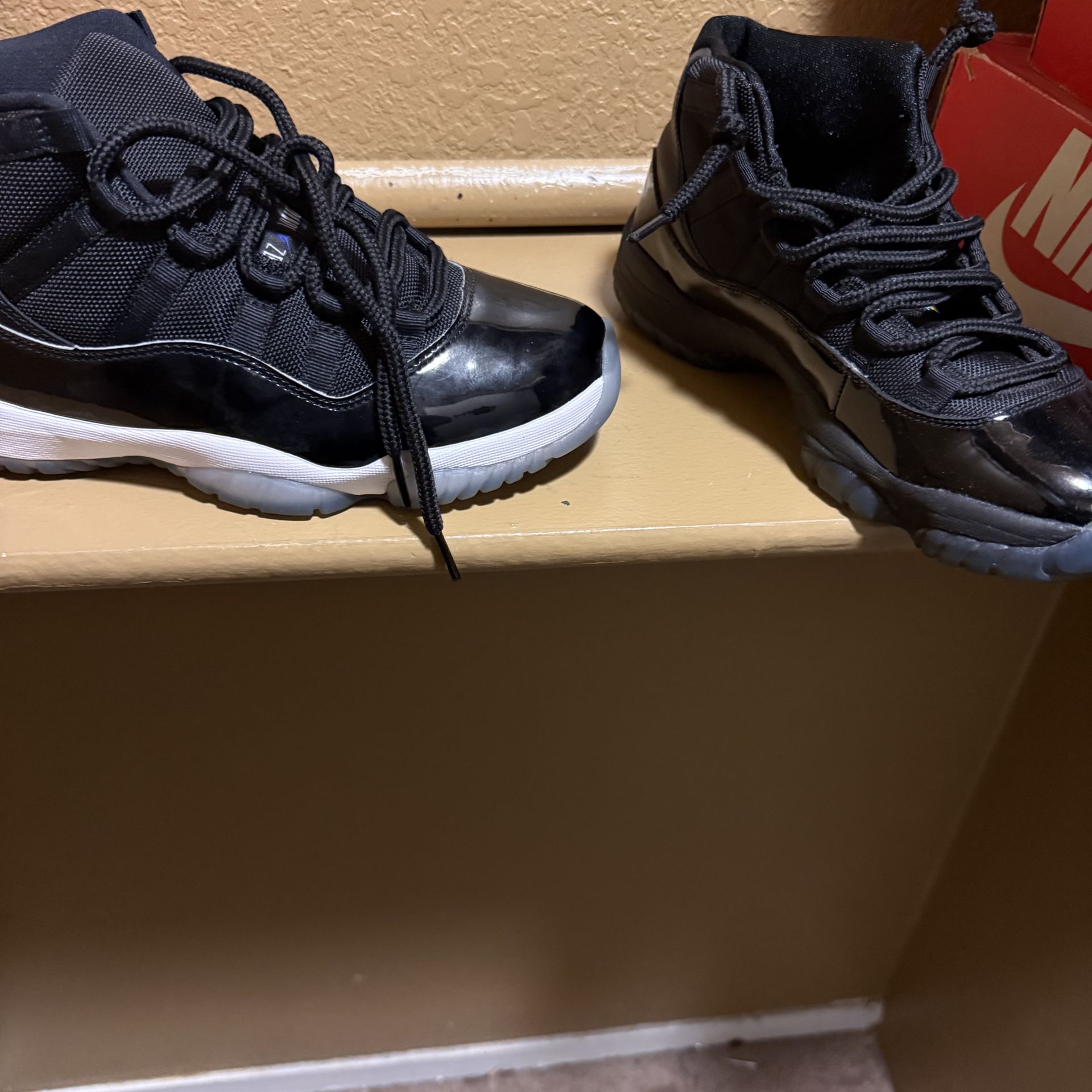 Jordan’s men’s 8 1/2 an 8