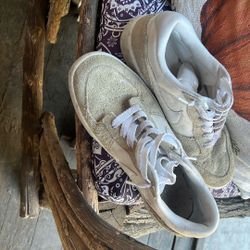 Nike Like New Sz 9.5 No Smell