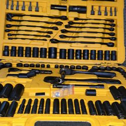 Dewalt Socket And Wrench Set - Metric AND Standard