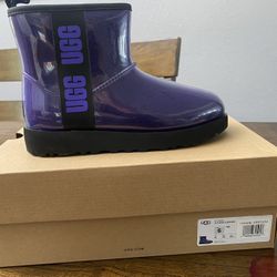 UGG Mini Clear Size 6