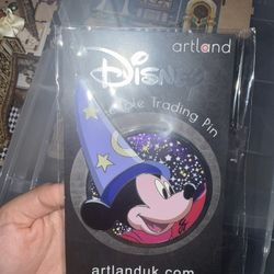 Disney Artland Mickey Mouse Sorcerer Signature Series pin