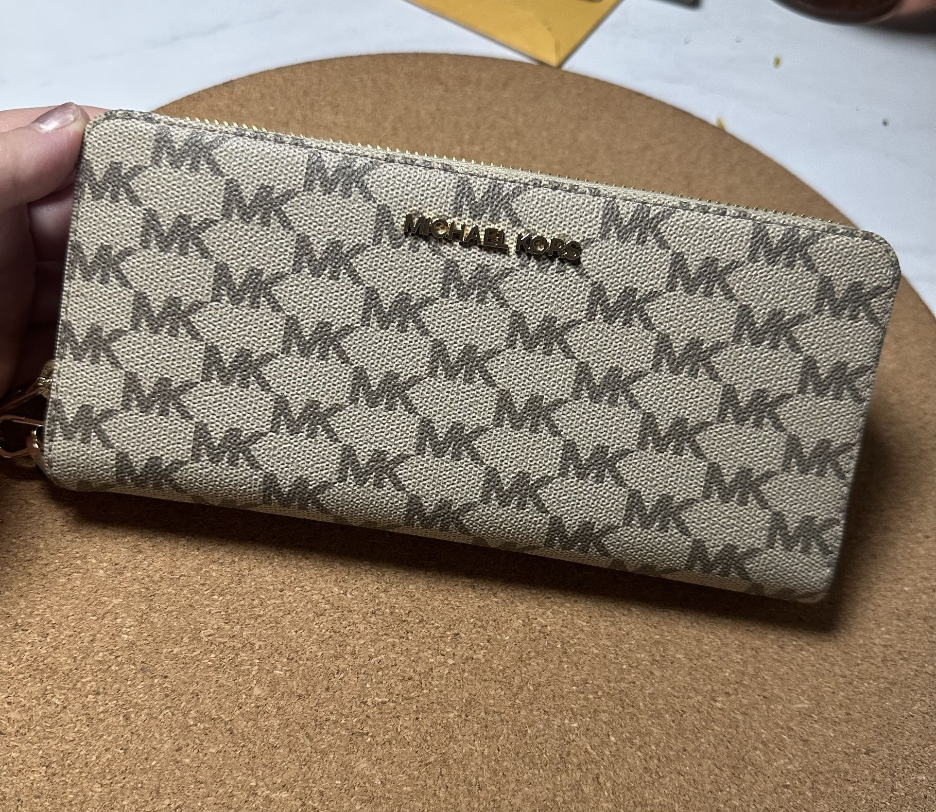 Michael Kors Logo Continental Wallet