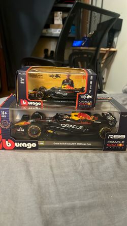 Bburago Oracle Red Bull Racing RB19 Die-Cast Set
