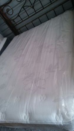 Sealy Posturepedic Plush Queen Mattress Set
