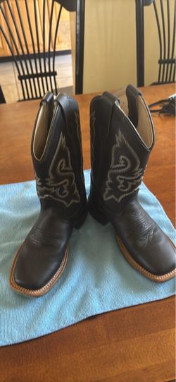 Bigger Kids Boots, Size 2,