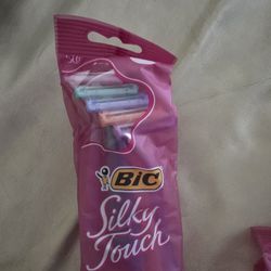 1 pk for $2 or 4 pks for $6 FIRM! Bic Silky Shaver, 10 count per pack. Pick up in Garland 75042 by appointment.
