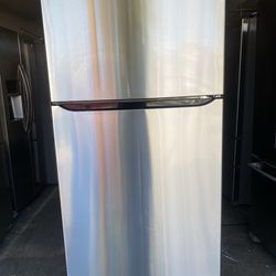 Refrigerator 33”