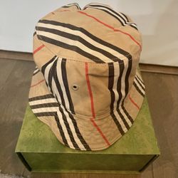 New Burberry bucket hat