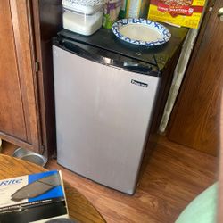 Magic Chef Mini Fridge (not cooling)