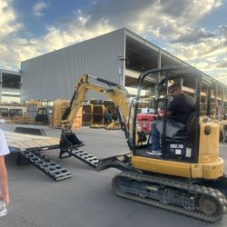  Caterpillar Mini Excavator 