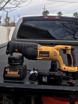 Se Vende Un DEWALT Saw18 Volt Por $120 Dólares