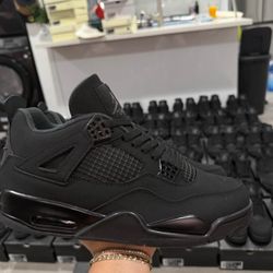Jordan 4’s Black Cats 