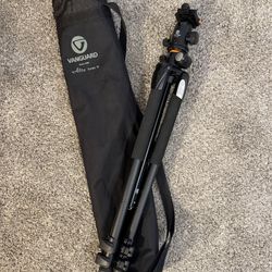 Vanguard ALTA PRO SBH-100 Photo/Video Tripod with overhead and low profile shooting options 
