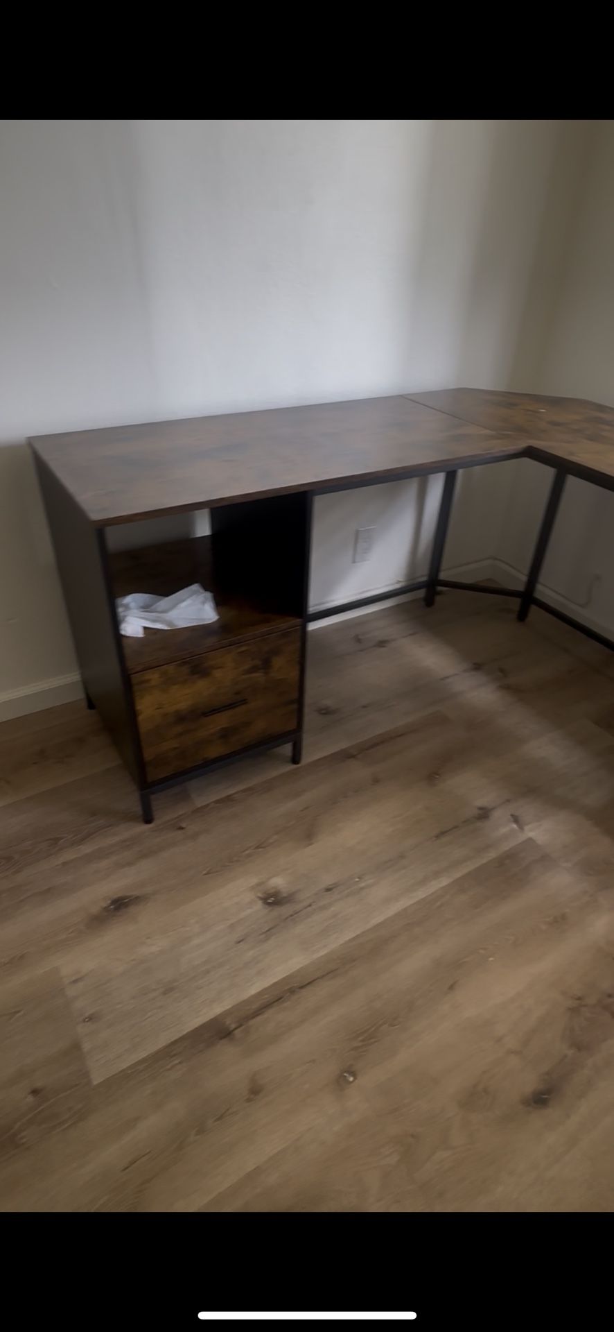L - Shape Desk/stand