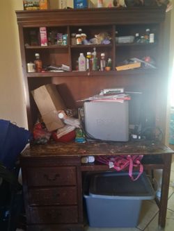 Desk and computer included not sure works to be honst .we been having it for years now