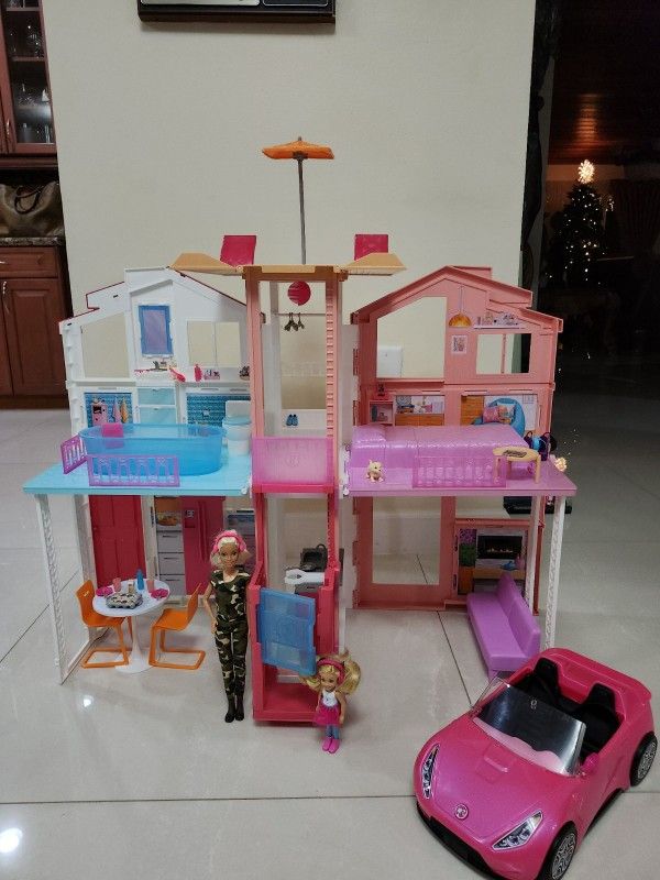 Barbie Townhouse, Dolls, Car, Clothes
