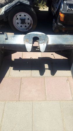 fifth-wheel trailer hitch assembly,