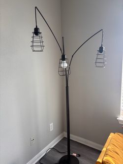 Adjustable floor lamp