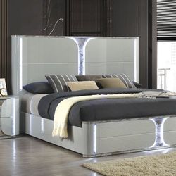 Eastern King Bed in Light Gray  - LED Lighting - Mattress Included.   Cama King Size Colchon Incluido 