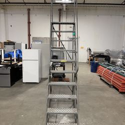 LA WAREHOUSE CLOSING SALE - STEEL LOUISVILLE HEAVY DUTY ROLLING LADDER