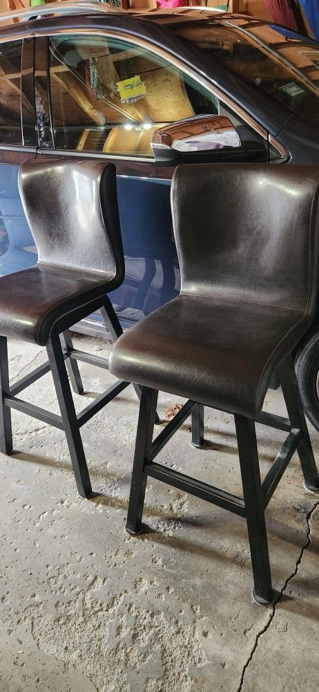 Chairs/Stools