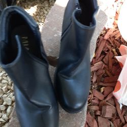 Boots Size 9