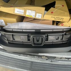 16-18 Honda Civic Grille 
