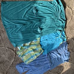 Robe/Pajama Lot Size Large 