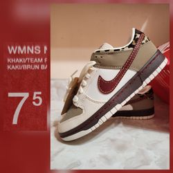 Size 7.5 women Nike Dunk Low