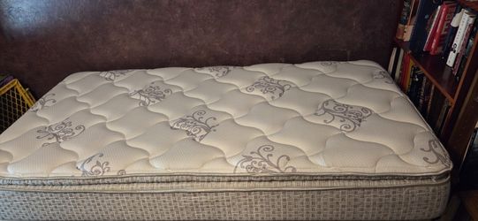 Like New Twin Bed PRICE REDUCED Again.