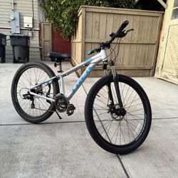 Trek Marlin 4 Mountain Bike