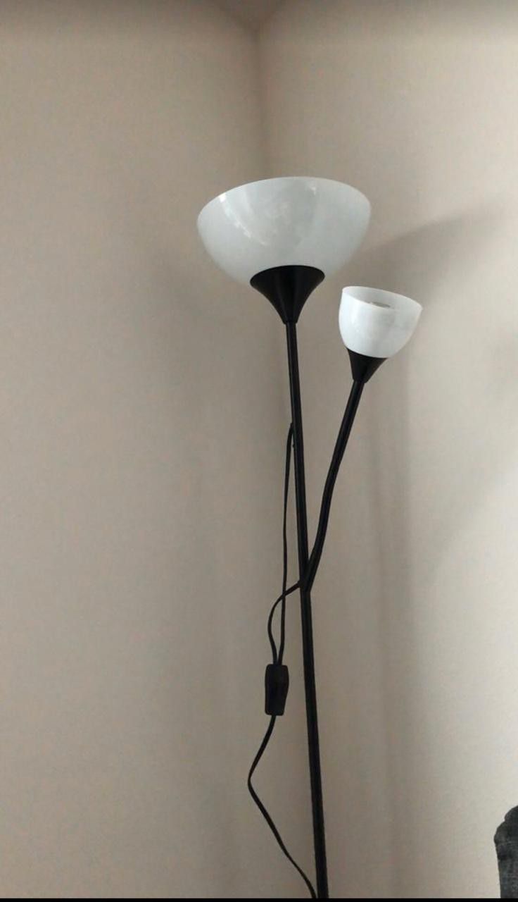 Floor Lamp with 2 extra free bulb