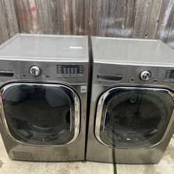 LG gas washer and dryer with a three-month warranty in good condition. Free delivery in the Oakland area. Outside the Oakland area, a small fee applie