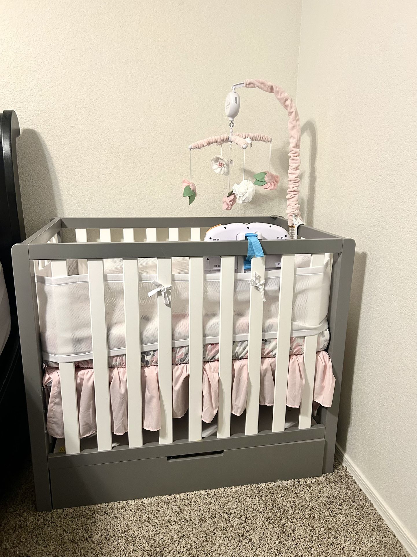 Carters DaVinci Colby Mini Crib