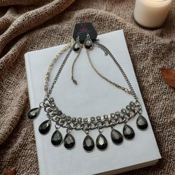 Vintage New Paparazzi Fun Reign White Necklace And Matching Earrings