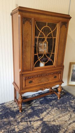 GORGEOUS CHINA HUTCH
