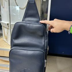 Calvin Klein Women’s Messenger Bag (Dark Blue)