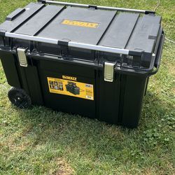 Dewalt tough chest toolbox 🧰