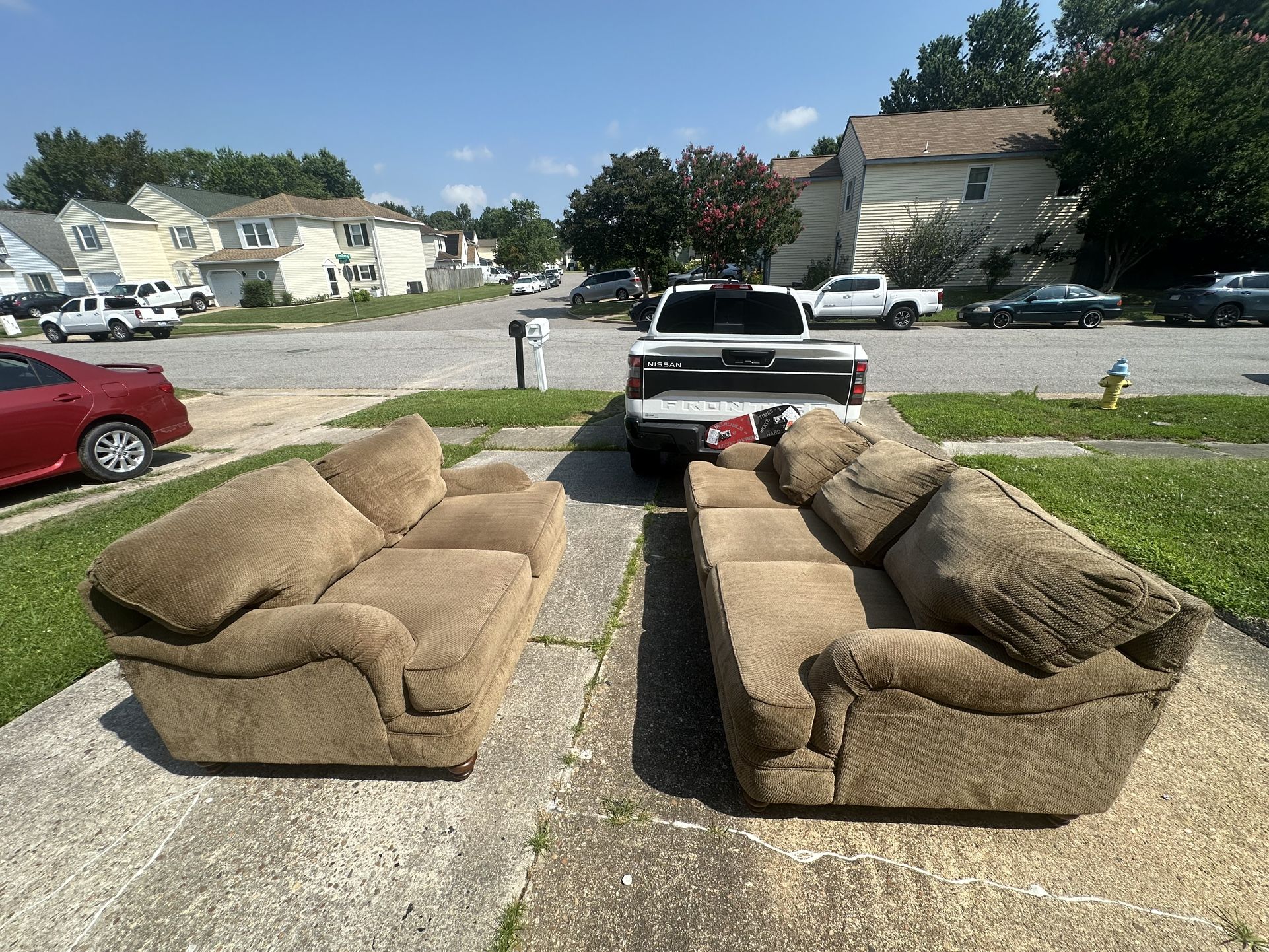 FREE Local Delivery 🚚- brown 2 pcs sectional couch sofa set