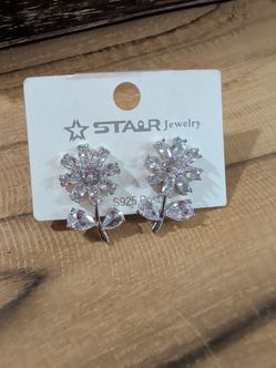 Flower diamond earrings